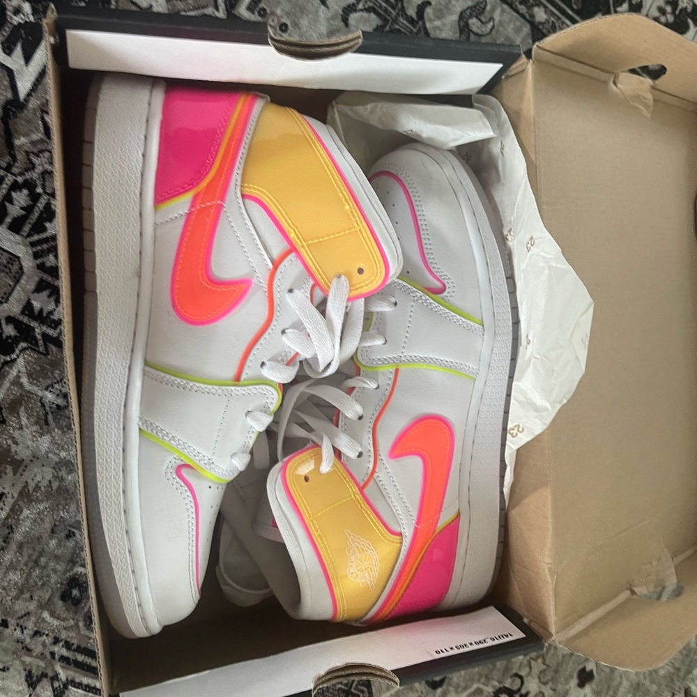 Nike air Jordan 1 edge glow